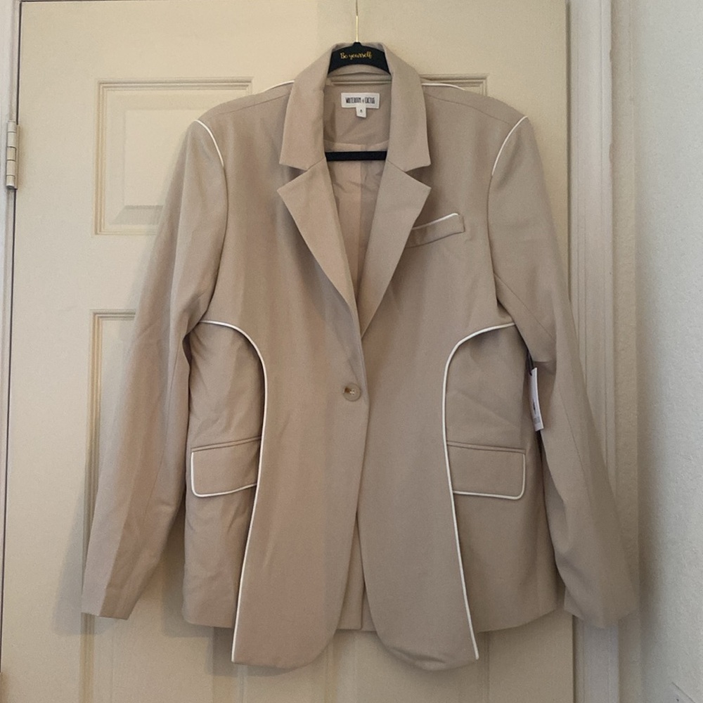 NWT Whiteroom and Cactus Double Layer Cream and White Blazer